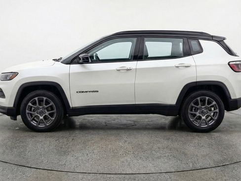 Used 2025 Jeep Compass Limited image 5