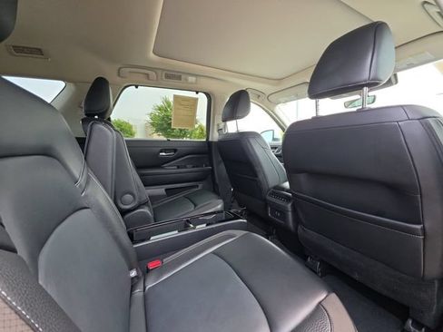 Used 2024 Nissan Pathfinder SL w/ SL Premium Package FWD image 27