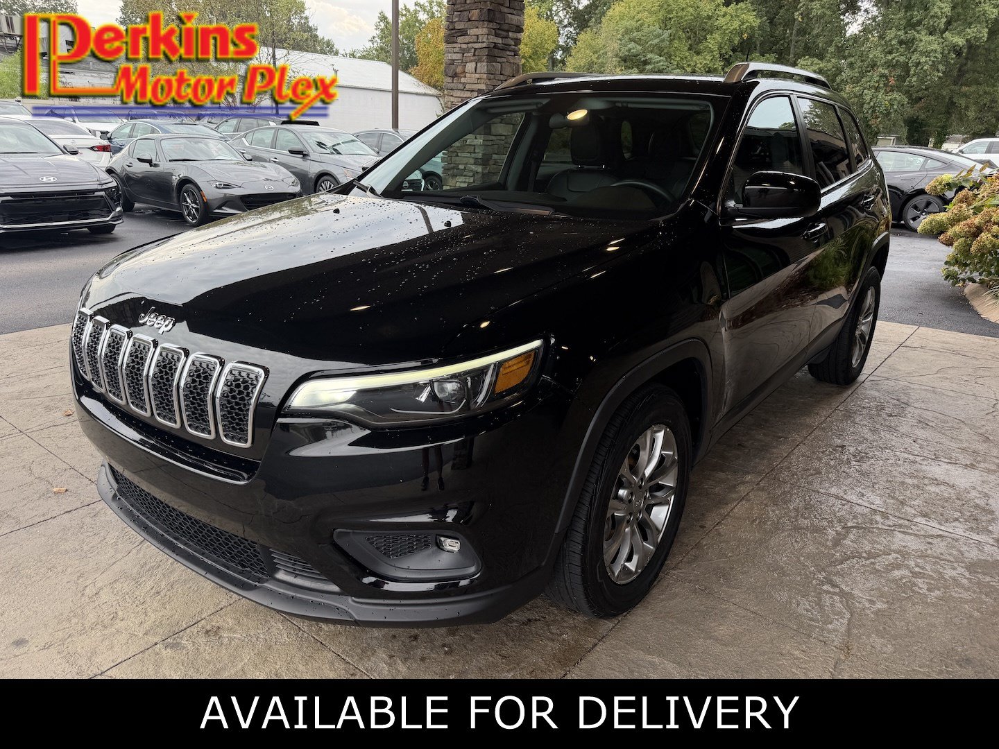 Used 2019 Jeep Cherokee Latitude Plus FWD image 1