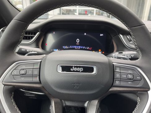 New 2025 Jeep Grand Cherokee L Limited image 30