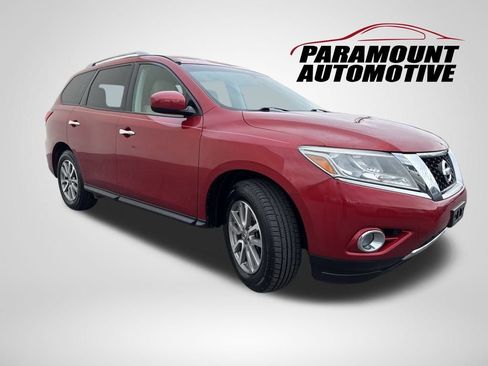 Used 2015 Nissan Pathfinder SV image 3