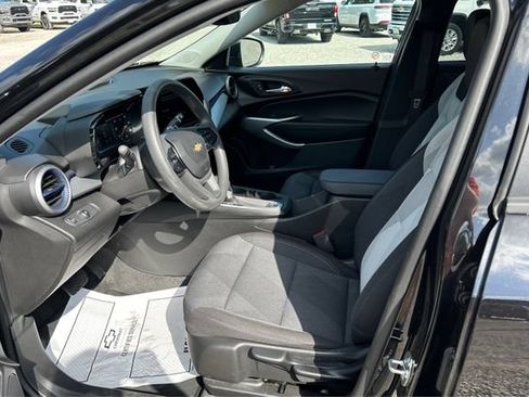 Used 2026 Chevrolet Trax LS FWD image 9