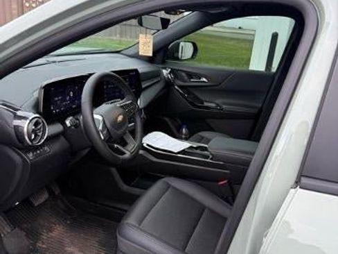 Used 2026 Chevrolet Equinox LT w/ Convenience Package II image 11