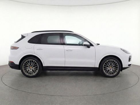 Certified 2022 Porsche Cayenne Platinum Edition image 1