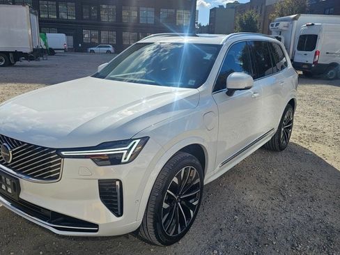 Certified 2025 Volvo XC90 T8 Plus w/ Protection Package Premier image 2