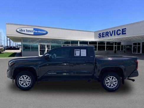Used 2024 Toyota Tacoma SR5 AWD/4WD image 5