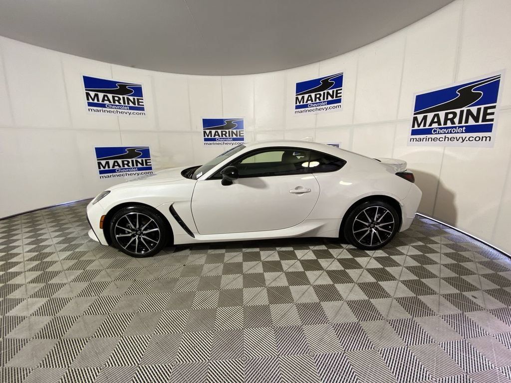 Used 2024 Toyota GR86 RWD image 10