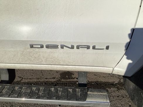 Used 2023 GMC Canyon Denali image 10