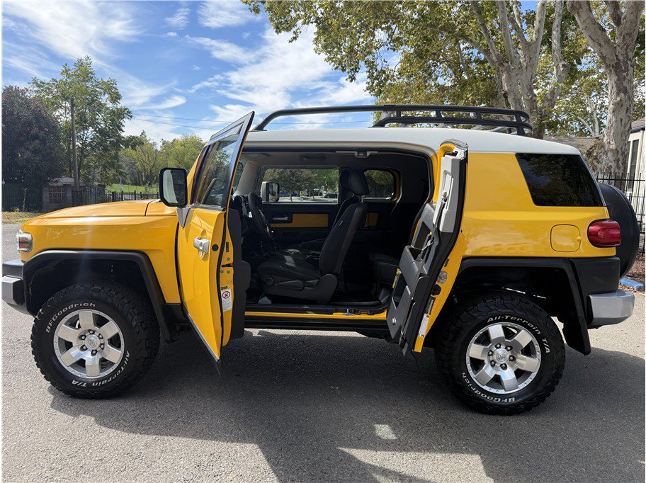 Used 2007 Toyota FJ Cruiser 4WD image 9