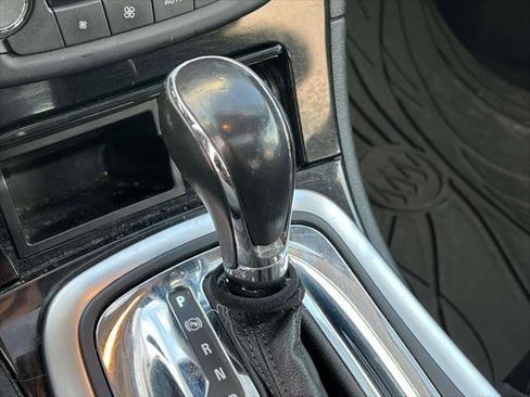 Used 2013 Buick Regal Premium image 31