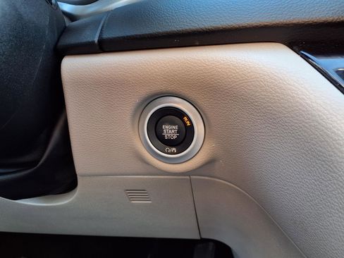 Used 2023 Chrysler Pacifica Touring-L FWD image 12