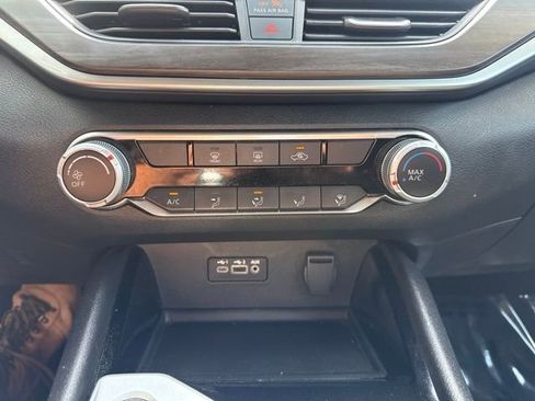 Used 2024 Nissan Altima 2.5 SV FWD image 14