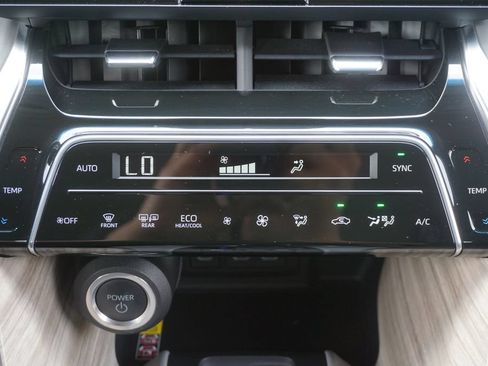 Certified 2024 Toyota Venza XLE AWD/4WD image 13