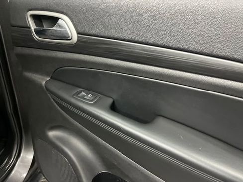 Used 2019 Jeep Grand Cherokee Laredo image 26