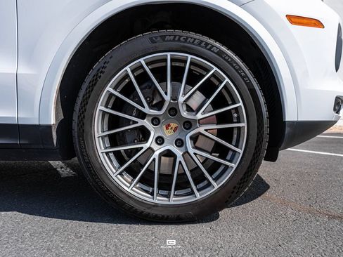 Used 2023 Porsche Cayenne Platinum Edition AWD/4WD image 13