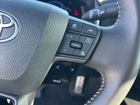 Used 2025 Toyota Camry SE image 15