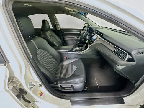 Used 2018 Toyota Camry SE image 29