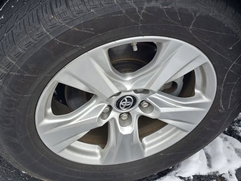 Used 2020 Toyota RAV4 LE image 23