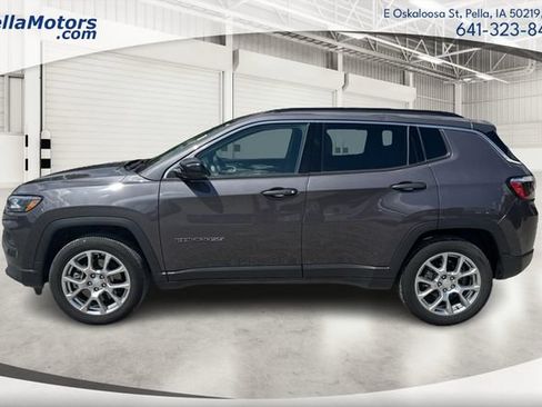 Used 2024 Jeep Compass Latitude AWD/4WD image 6