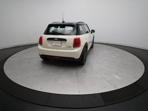 Used 2017 MINI Cooper 2-Door Hardtop image 33