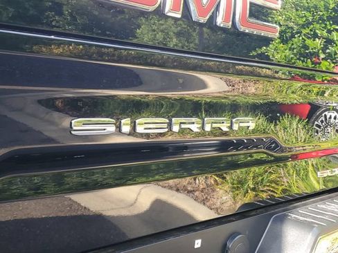 Used 2023 GMC Sierra 1500 SLT w/ SLT Premium Package AWD/4WD image 7