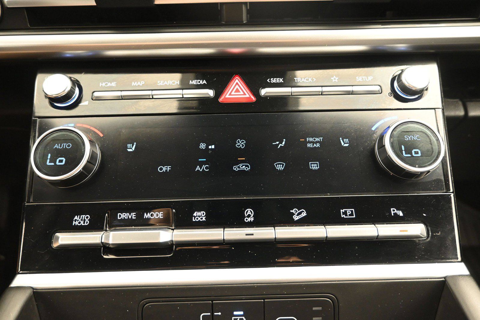 Used 2026 Hyundai Santa Fe SEL AWD/4WD image 17