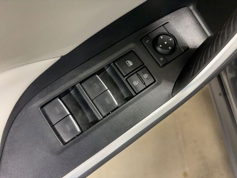 Used 2022 Toyota RAV4 XLE Premium image 21