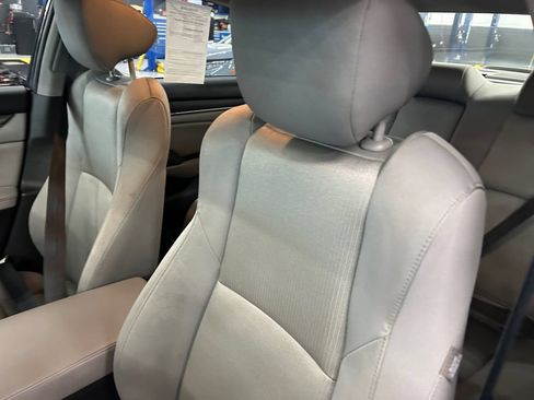 Used 2018 Honda Accord LX image 25