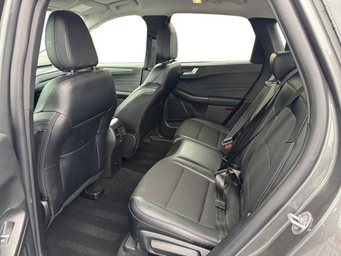 Used 2025 Ford Escape SE w/ Class II Trailer Tow Package image 16