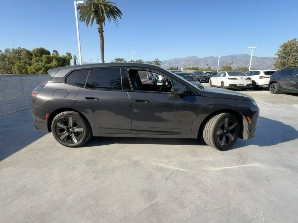 Used 2024 BMW iX xDrive50 w/ Premium Package AWD/4WD image 12
