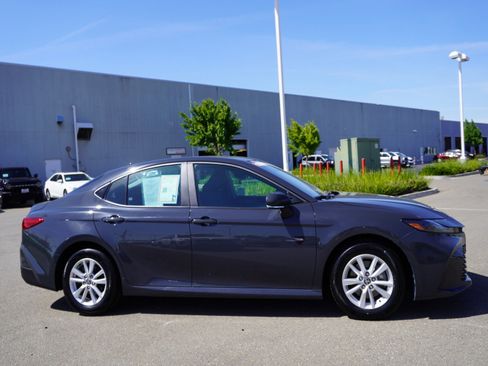 Used 2025 Toyota Camry LE FWD image 4