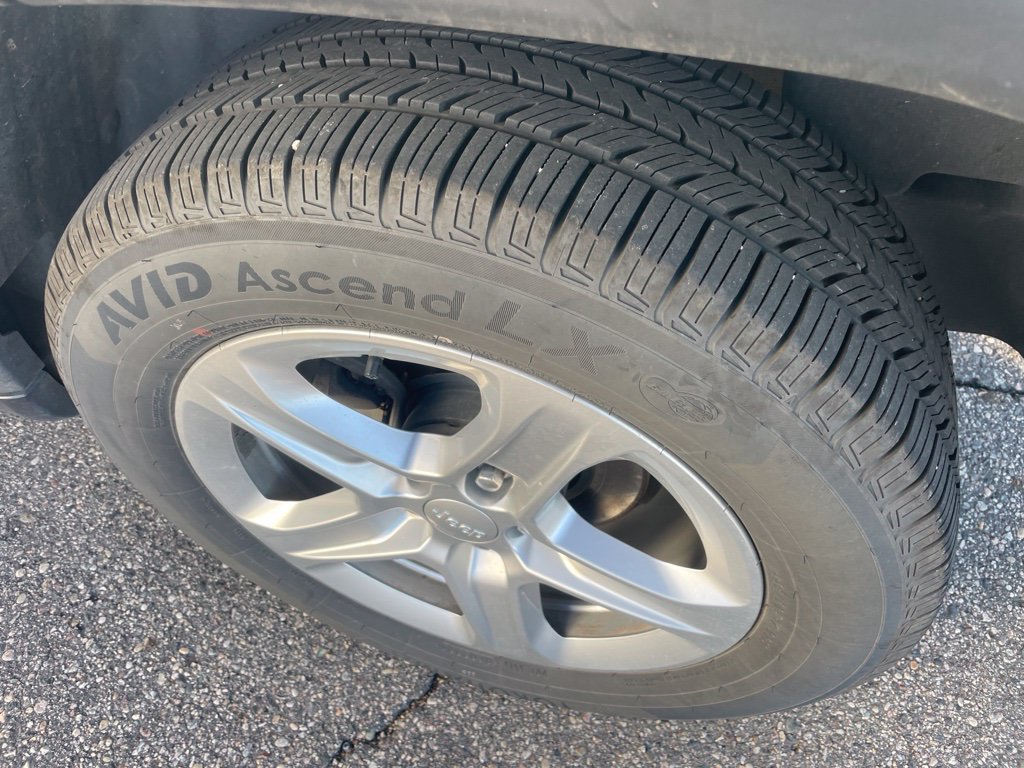 Used 2023 Jeep Compass Sport AWD/4WD image 9