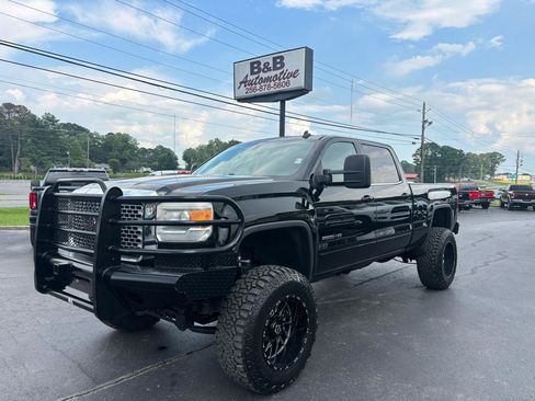 Used 2015 GMC Sierra 2500 SLE w/ SLE Preferred Package AWD/4WD image 1