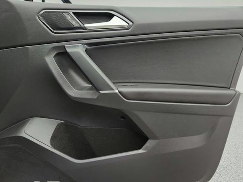 Used 2018 Volkswagen Tiguan SE FWD image 29