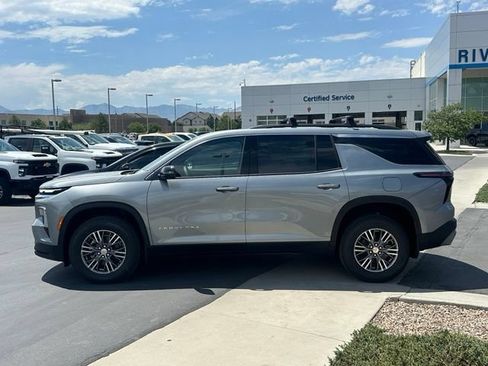 New 2026 Chevrolet Traverse LT w/ Driver Confidence Package AWD/4WD image 2