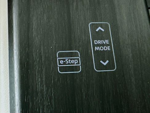 Used 2023 Nissan Ariya FWD image 26