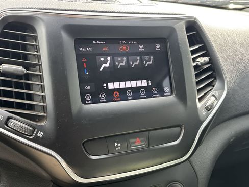 Used 2019 Jeep Cherokee Latitude Plus AWD/4WD image 14