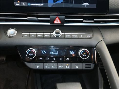 Used 2024 Hyundai Elantra SEL w/ Convenience Package image 13