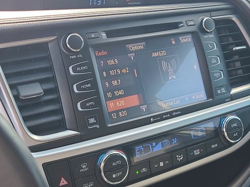 Used 2019 Toyota Highlander Limited image 25