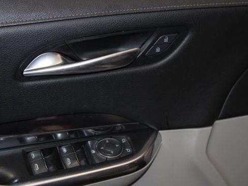 Used 2019 Cadillac XT4 Luxury w/ Cold Weather Package AWD/4WD image 8