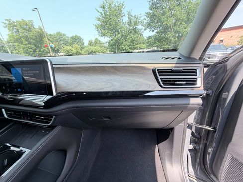 Used 2026 Volkswagen Atlas SE FWD image 19
