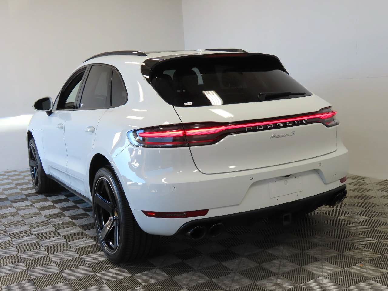 Used 2021 Porsche Macan S AWD/4WD image 3