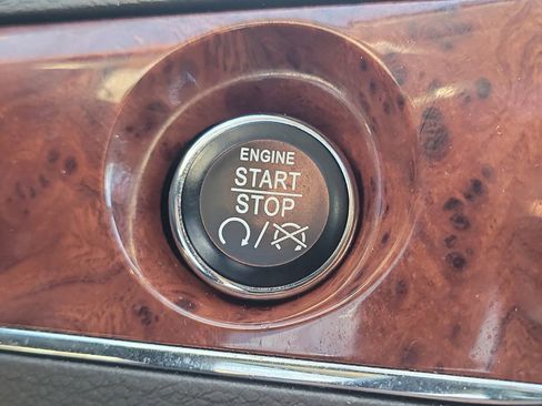 Used 2013 Chrysler Town & Country Limited w/ Luxury Group image 27