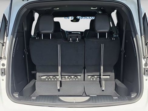 New 2026 Chrysler Pacifica Select image 15