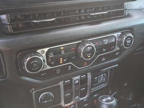 Used 2024 Jeep Wrangler Unlimited Sport image 15