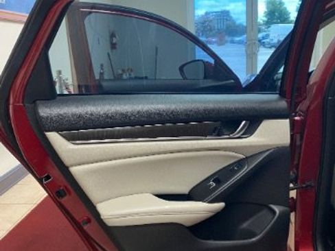 Used 2022 Honda Accord Touring image 10