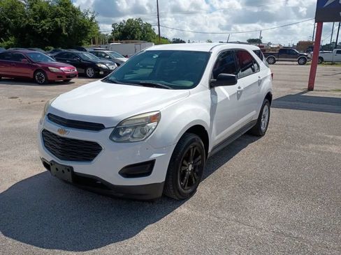 Used 2017 Chevrolet Equinox LS FWD image 1