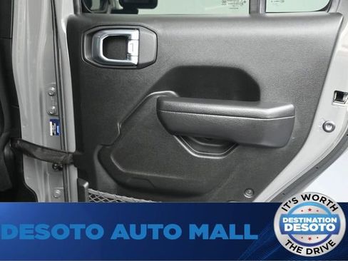 Used 2022 Jeep Gladiator Rubicon AWD/4WD image 13