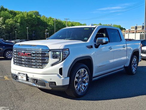 Used 2024 GMC Sierra 1500 Denali AWD/4WD image 3