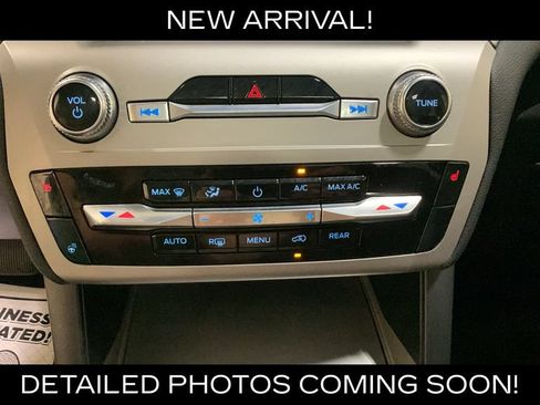 Used 2022 Ford Explorer XLT w/ Equipment Group 202A AWD/4WD image 42